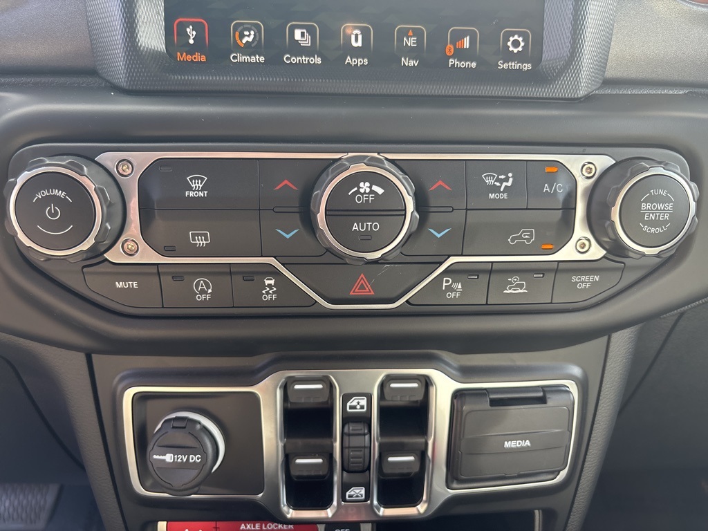 Used 2023 Jeep Gladiator Crew Cab 4x4 Pickup for sale #MV1471B - photo 37