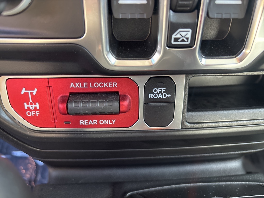 Used 2023 Jeep Gladiator Crew Cab 4x4 Pickup for sale #MV1471B - photo 39