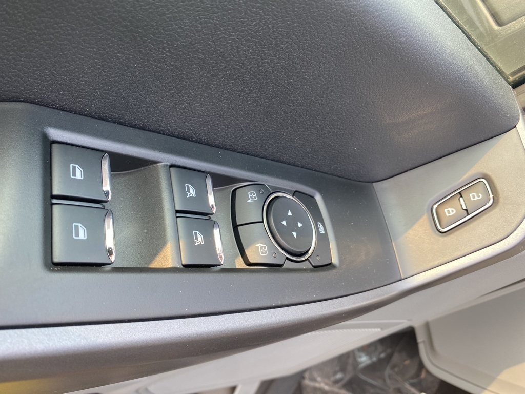 2025 Ford F-250 photo 2