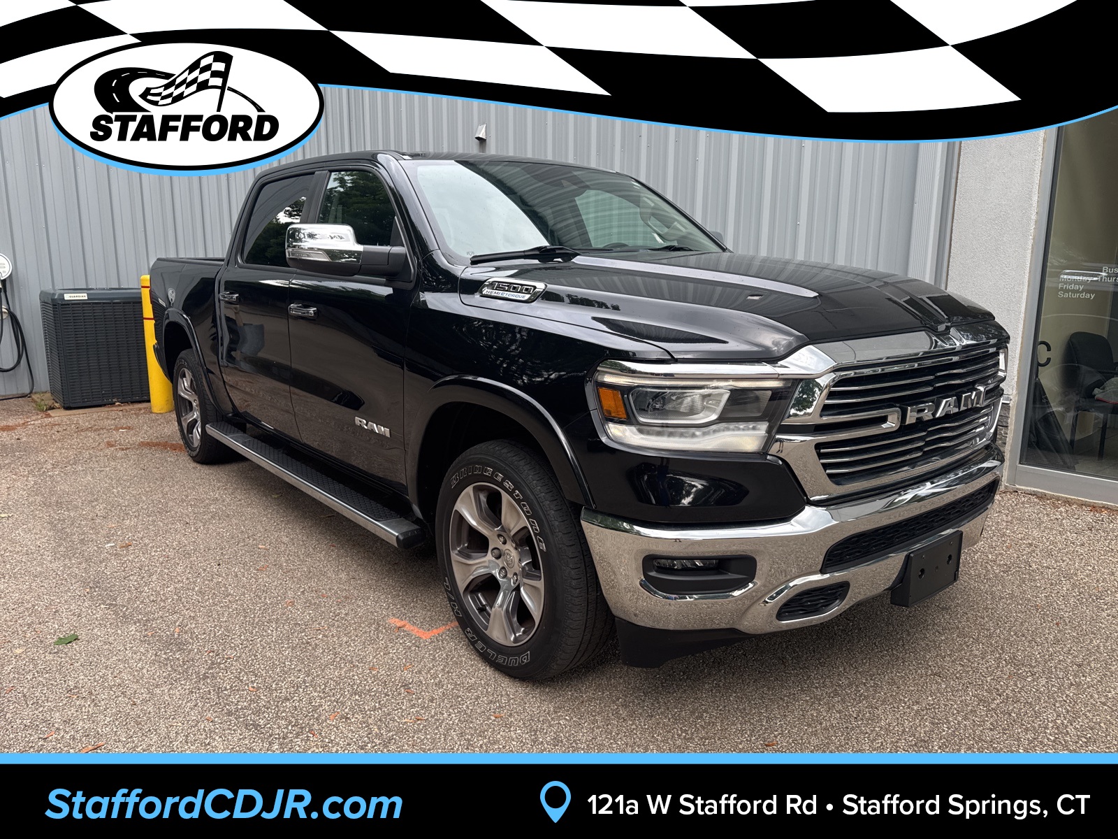 2022 Diamond Black Crystal Pearlcoat Ram 1500 Laramie Truck