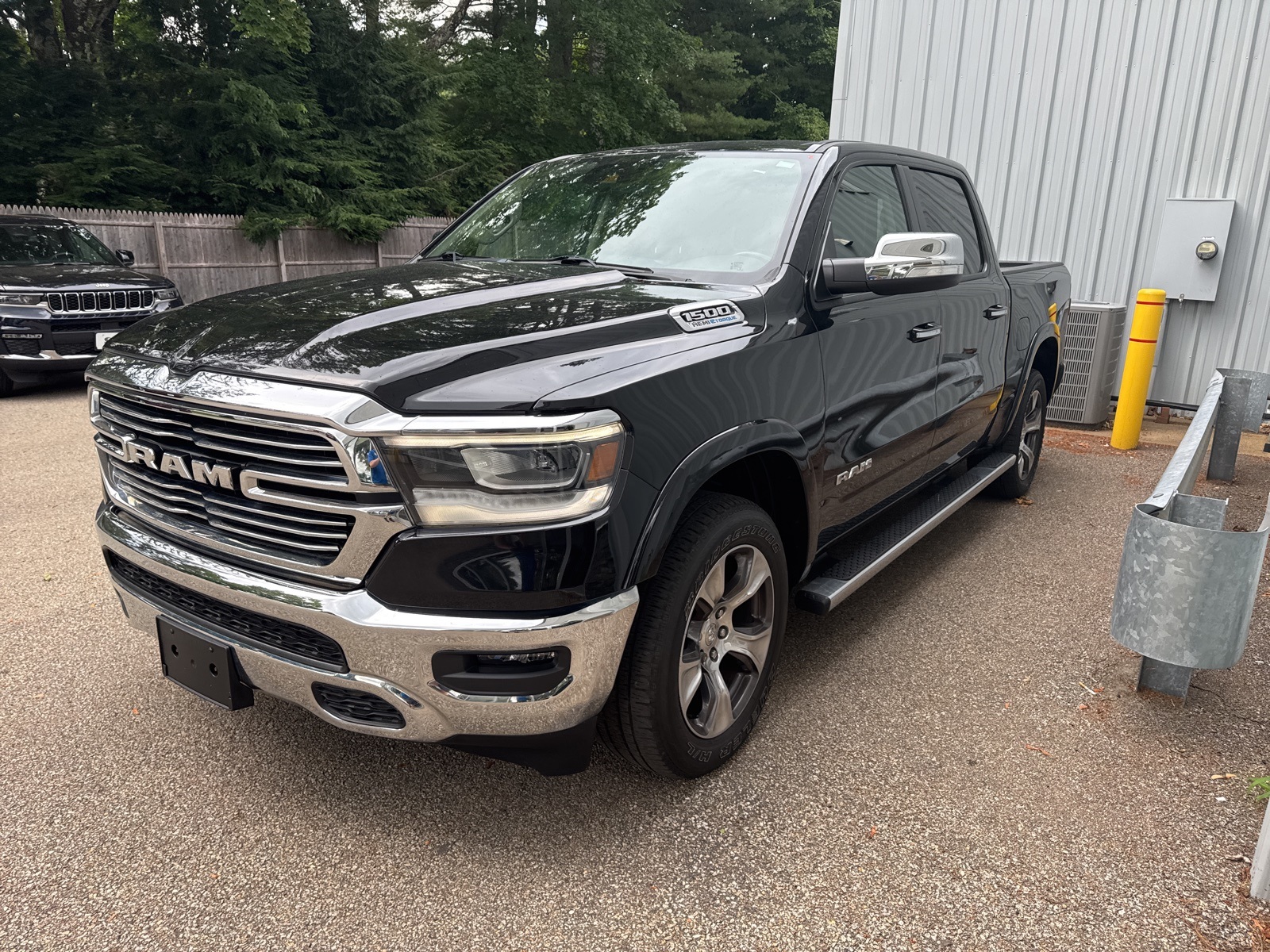 2022 Diamond Black Crystal Pearlcoat Ram 1500 Laramie 4X4 Truck