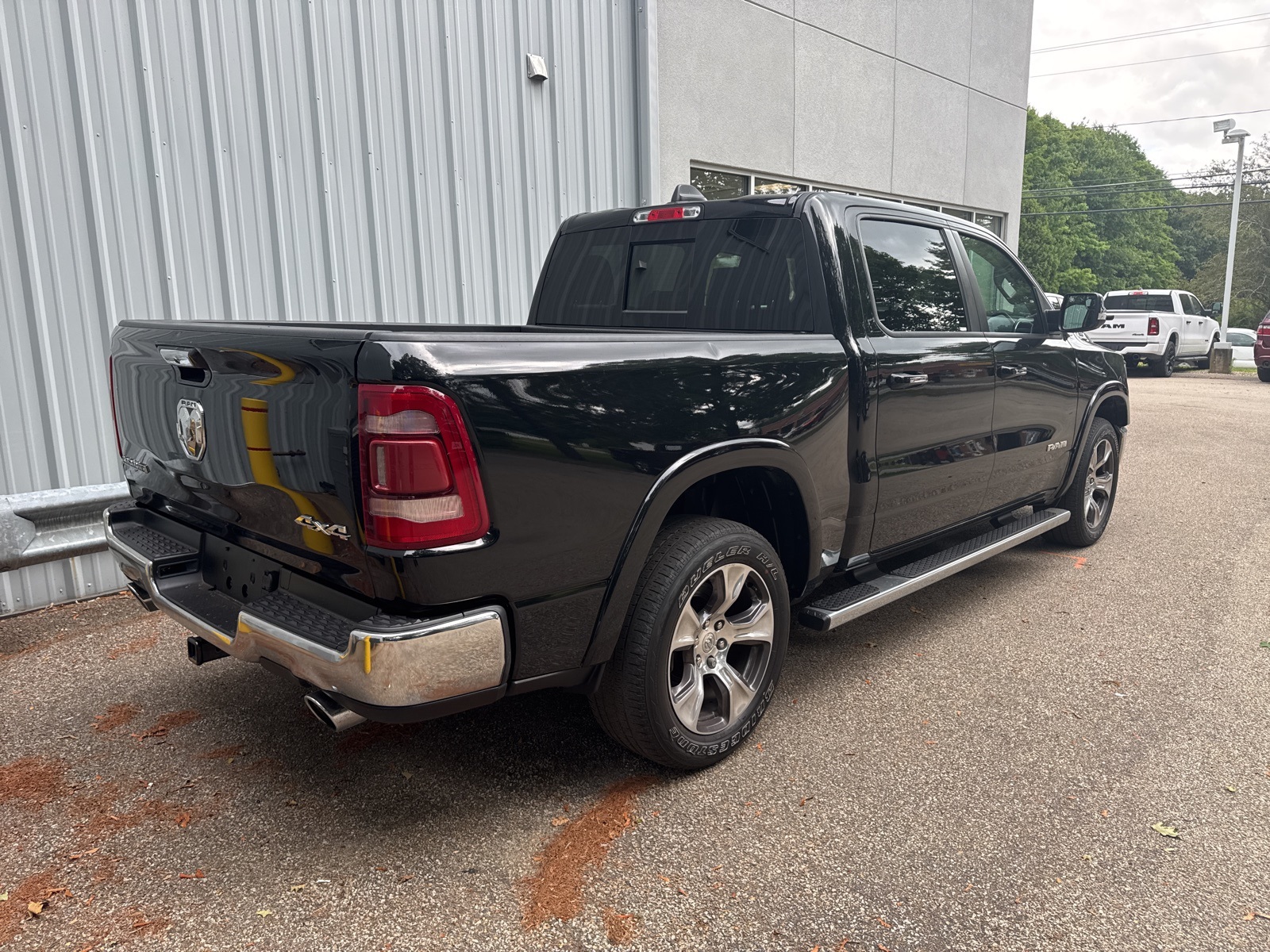 2022 Diamond Black Crystal Pearlcoat Ram 1500 Laramie 4X4 Truck