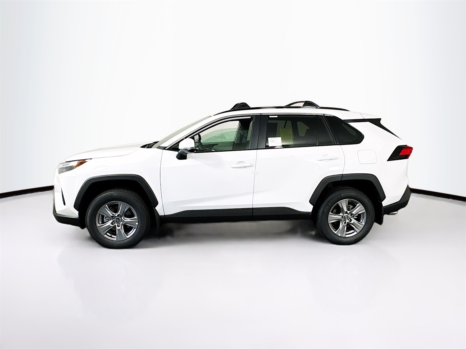 2025 Toyota RAV4 XLE photo 3