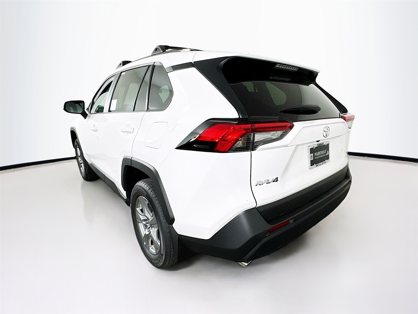2025 Toyota RAV4 XLE photo 4