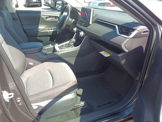 2025 Toyota RAV4 Hybrid XLE photo 10