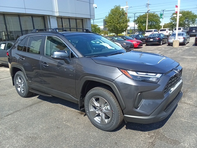 2025 Toyota RAV4 Hybrid XLE photo 3