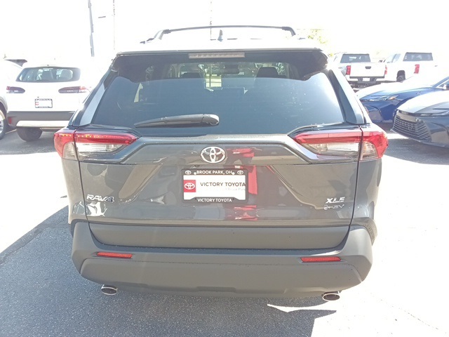 2025 Toyota RAV4 Hybrid XLE photo 6