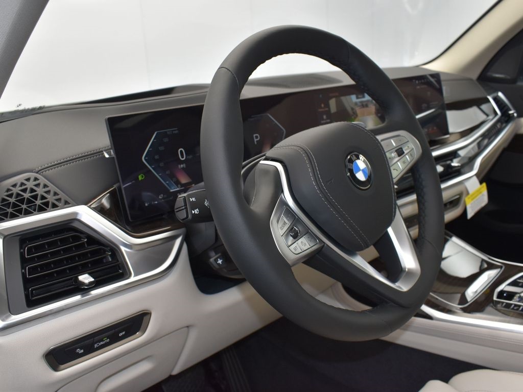 2026 Mineral White Metallic BMW X7 xDrive40i AWD SUV