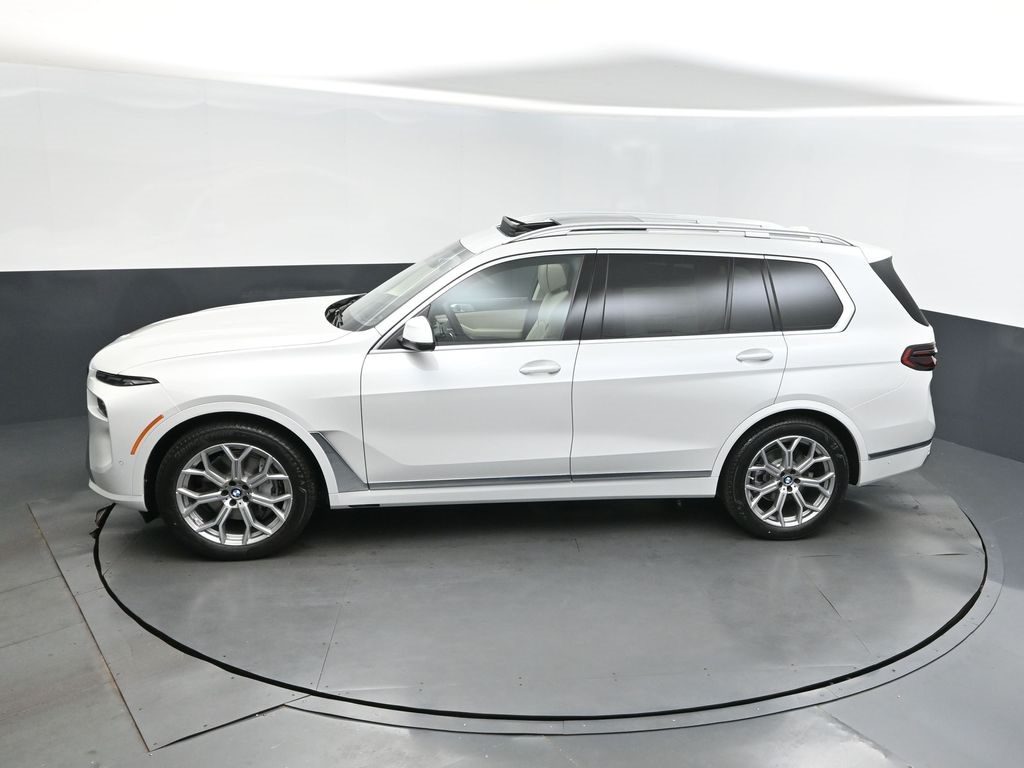 2026 Mineral White Metallic BMW X7 xDrive40i AWD SUV