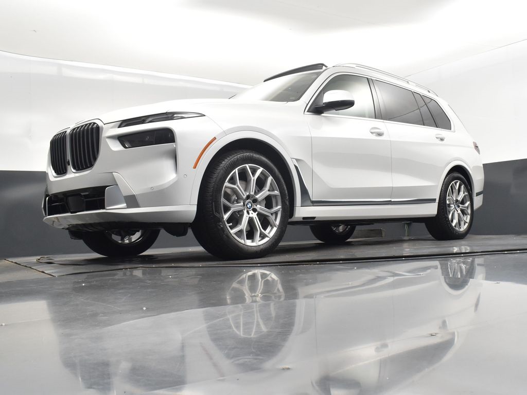 2026 Mineral White Metallic BMW X7 xDrive40i AWD SUV