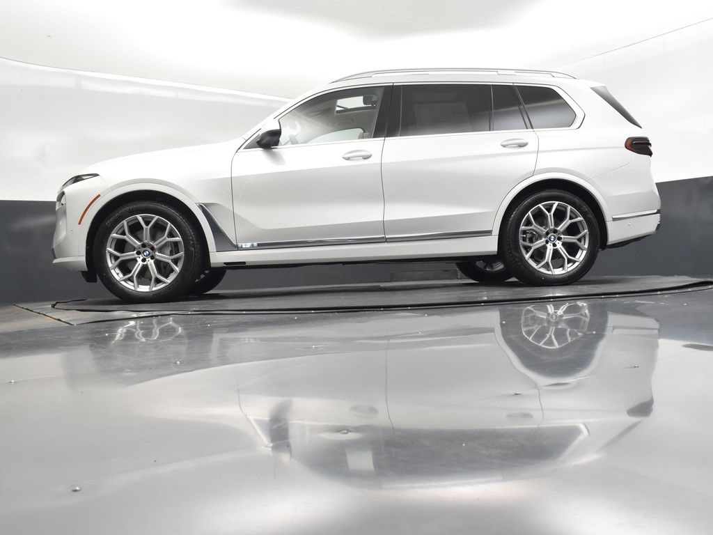 2026 Mineral White Metallic BMW X7 xDrive40i AWD SUV