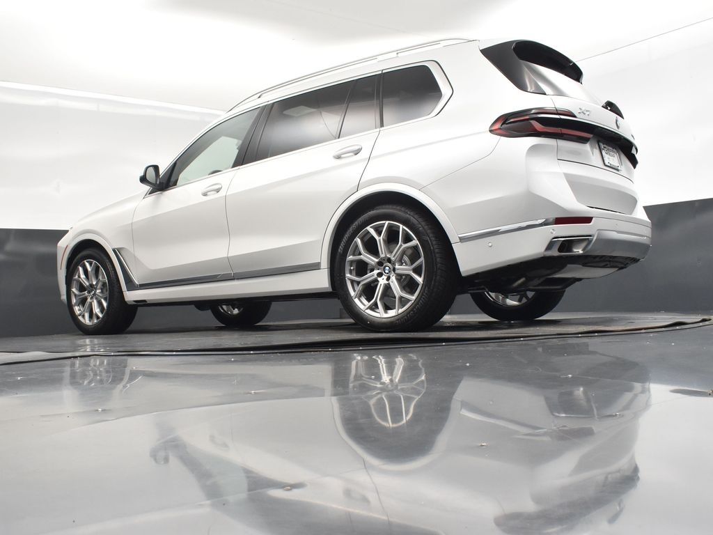 2026 Mineral White Metallic BMW X7 xDrive40i AWD SUV