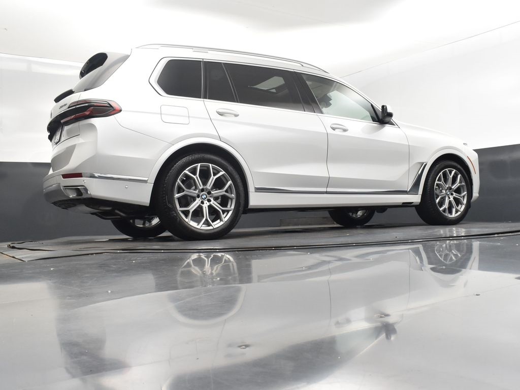 2026 Mineral White Metallic BMW X7 xDrive40i AWD SUV