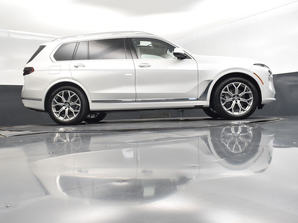 2026 Mineral White Metallic BMW X7 xDrive40i AWD SUV