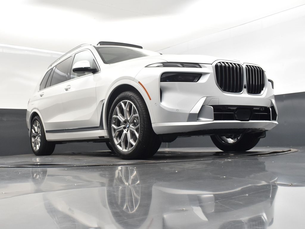 2026 Mineral White Metallic BMW X7 xDrive40i AWD SUV