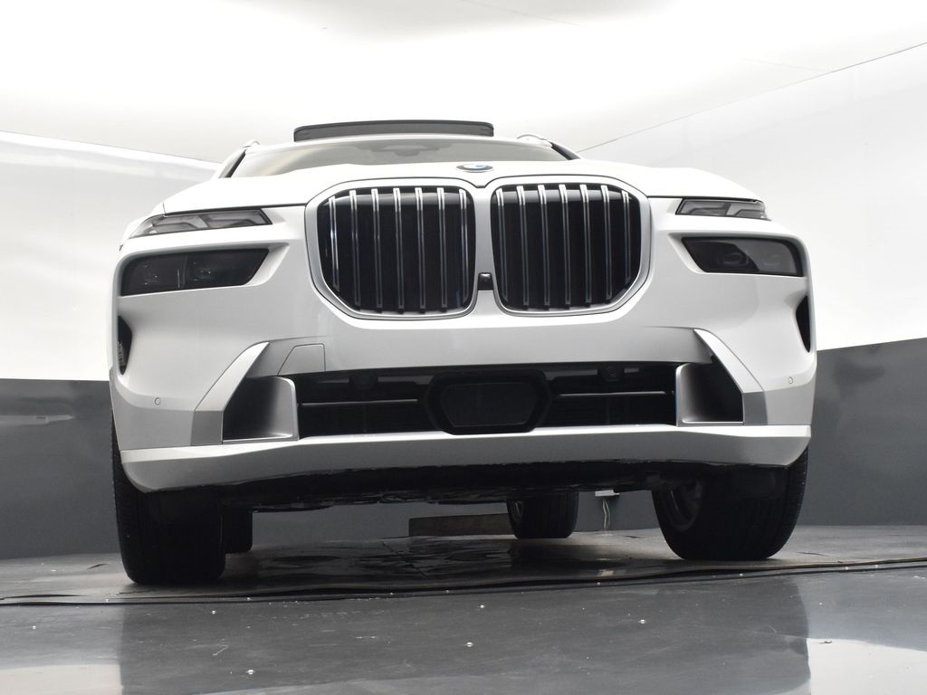 2026 Mineral White Metallic BMW X7 xDrive40i AWD SUV