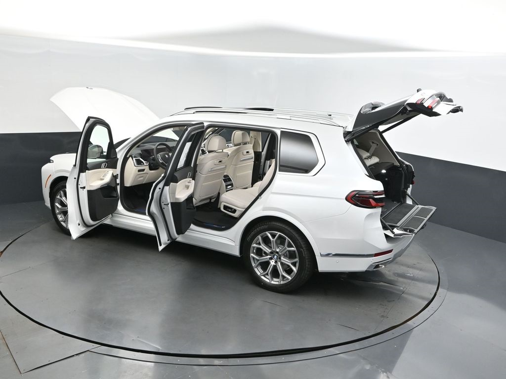 2026 Mineral White Metallic BMW X7 xDrive40i AWD SUV