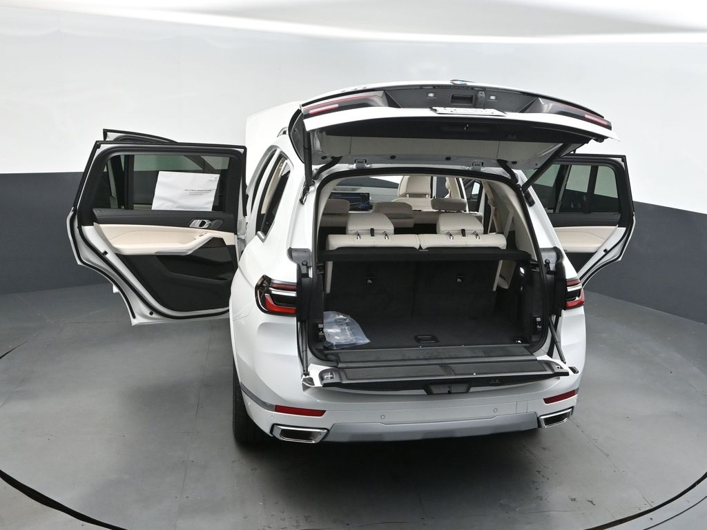 2026 Mineral White Metallic BMW X7 xDrive40i AWD SUV
