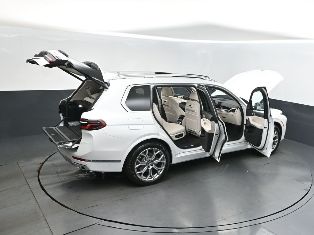 2026 Mineral White Metallic BMW X7 xDrive40i AWD SUV