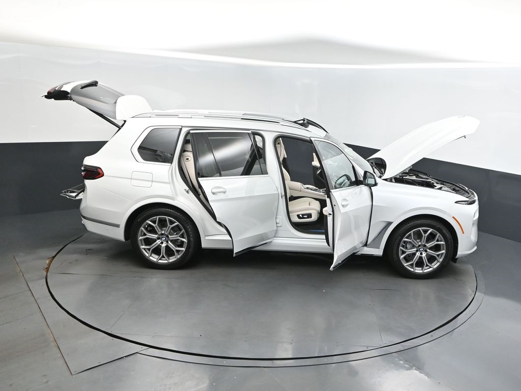 2026 Mineral White Metallic BMW X7 xDrive40i AWD SUV