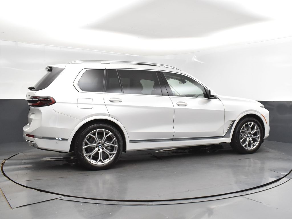 2026 Mineral White Metallic BMW X7 xDrive40i AWD SUV