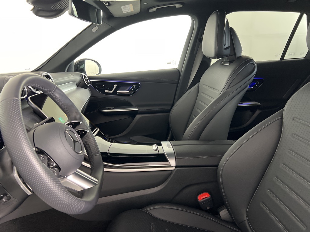 2025 Mercedes Benz GLC 300 4MATIC photo 2