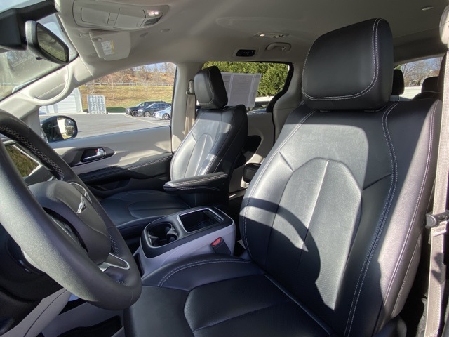 used 2024 Chrysler Pacifica car, priced at $25,741