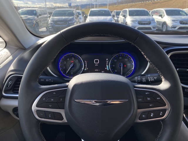 used 2024 Chrysler Pacifica car, priced at $25,741