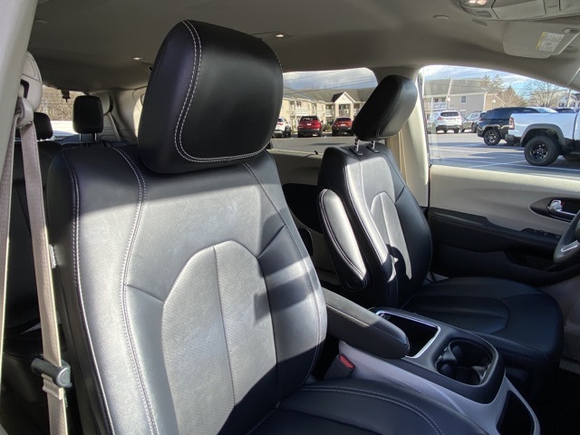 used 2024 Chrysler Pacifica car, priced at $25,741