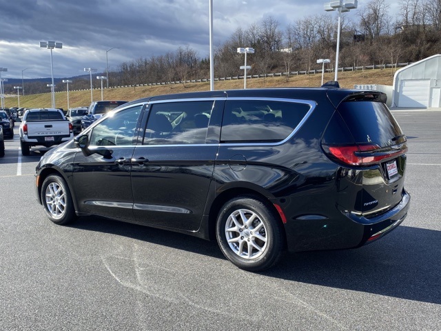used 2024 Chrysler Pacifica car, priced at $25,741