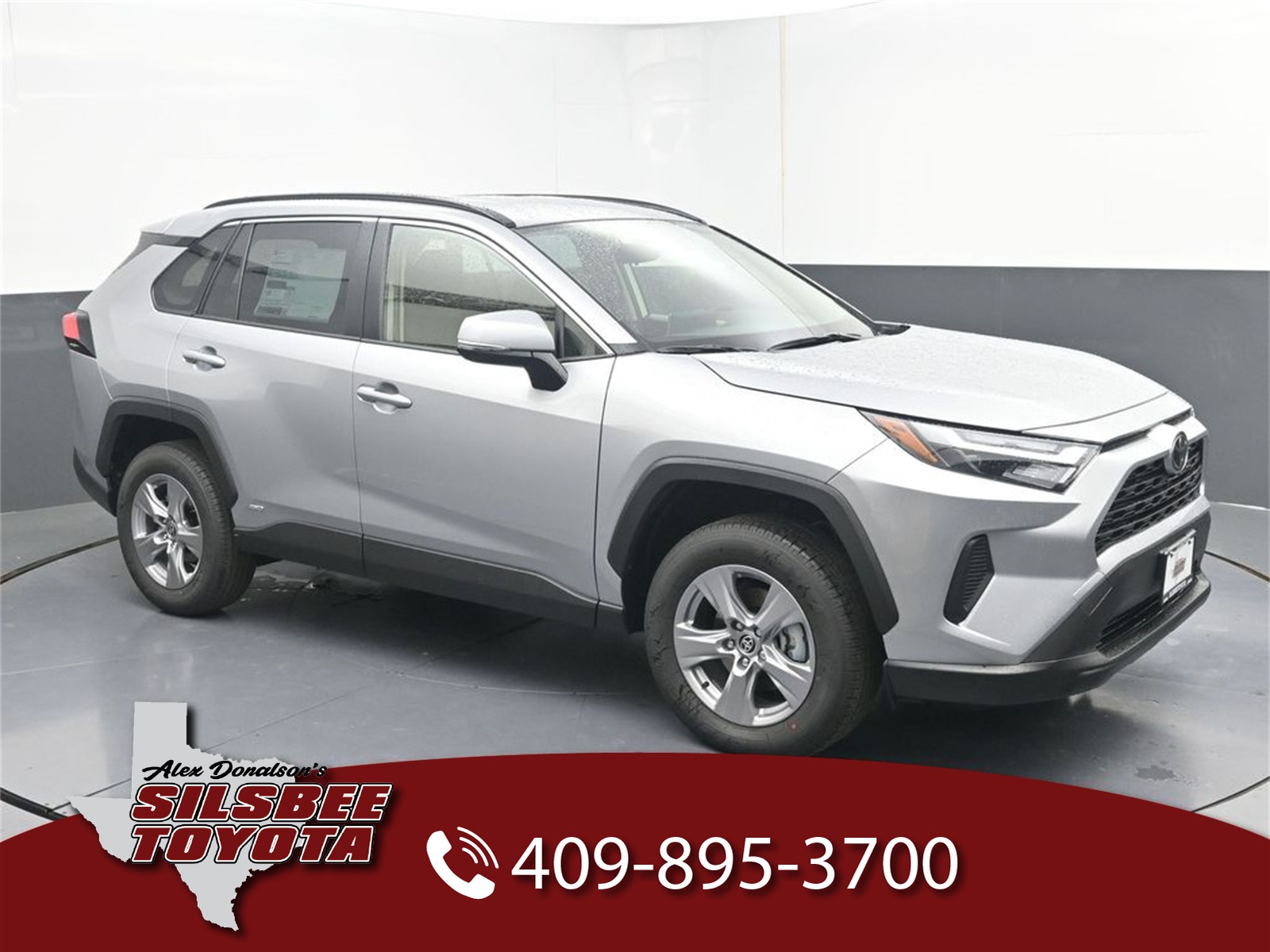 2025 Toyota RAV4 XLE's photo