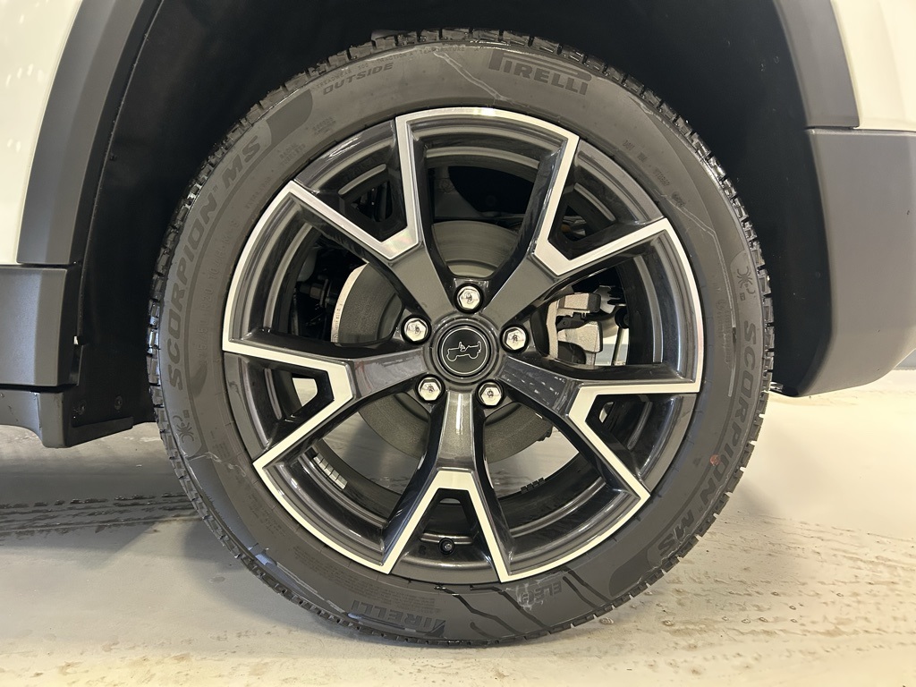 new 2026 Jeep Cherokee car, priced at $44,995