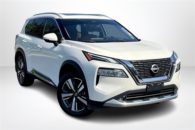 2022 Nissan Rogue Platinum's photo