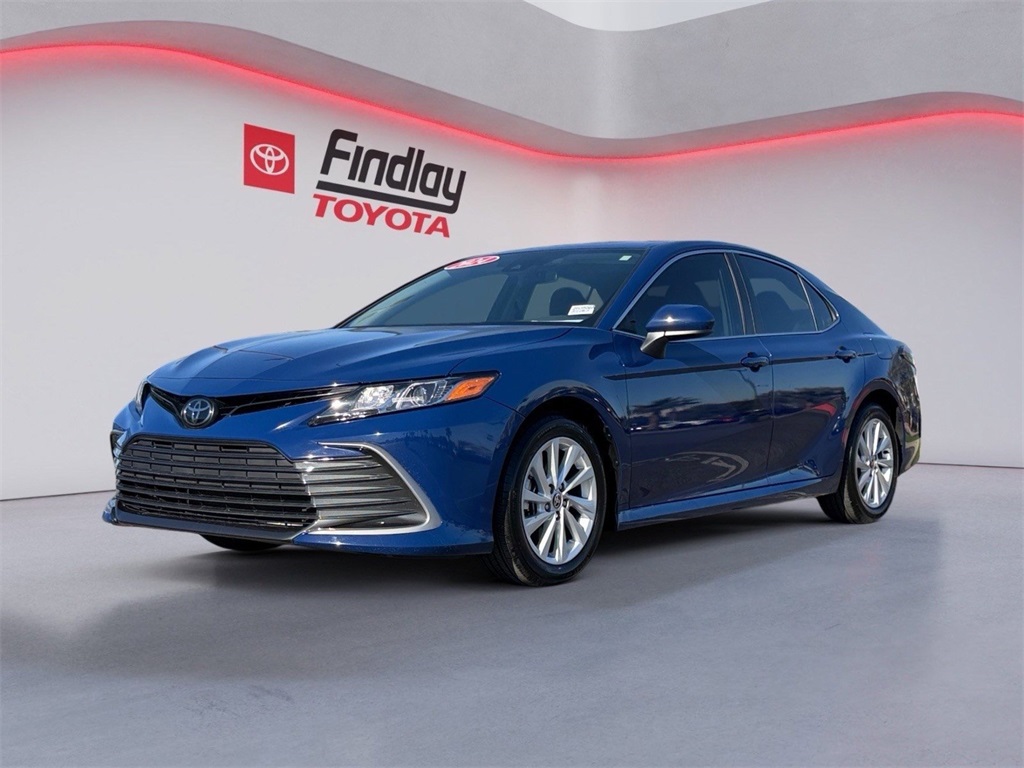 2024 Toyota Camry LE's photo