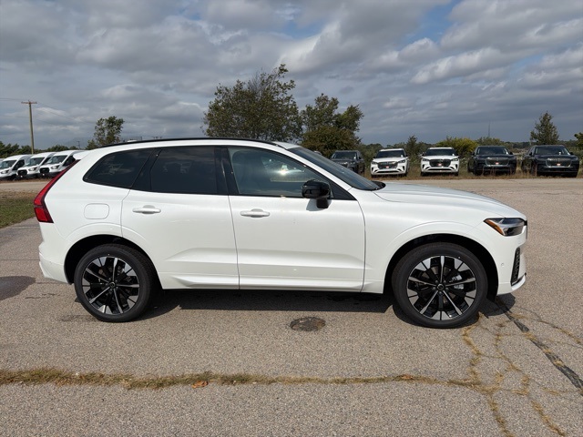 2026 Volvo XC60 B5 Plus photo 2