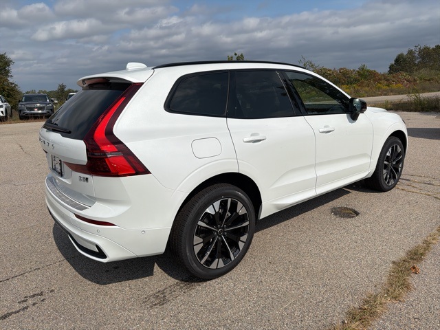 2026 Volvo XC60 B5 Plus photo 3
