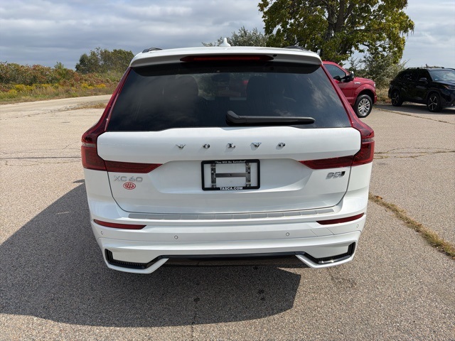 2026 Volvo XC60 B5 Plus photo 4