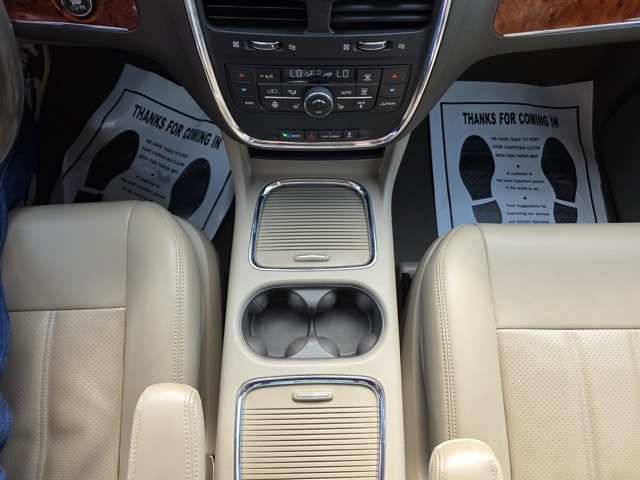 2015 Chrysler Town and Country Touring-L