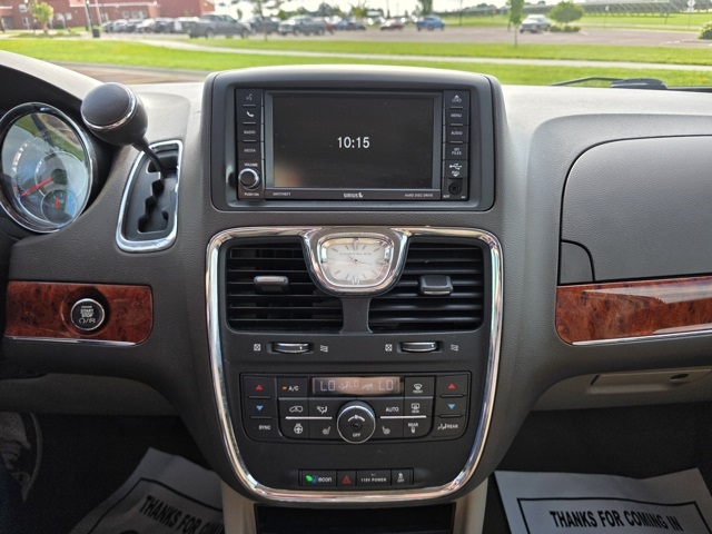 2015 Chrysler Town and Country Touring-L
