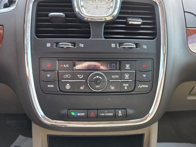 2015 Chrysler Town and Country Touring-L