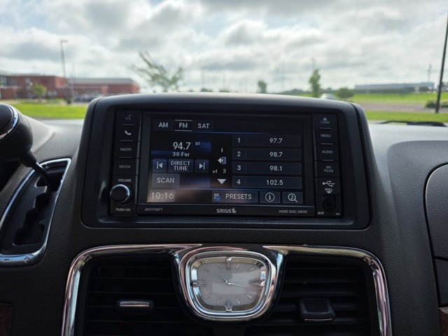 2015 Chrysler Town and Country Touring-L