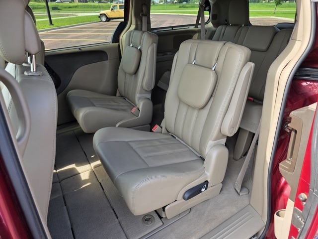 2015 Chrysler Town and Country Touring-L