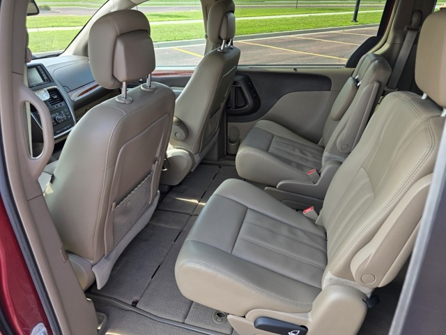 2015 Chrysler Town and Country Touring-L