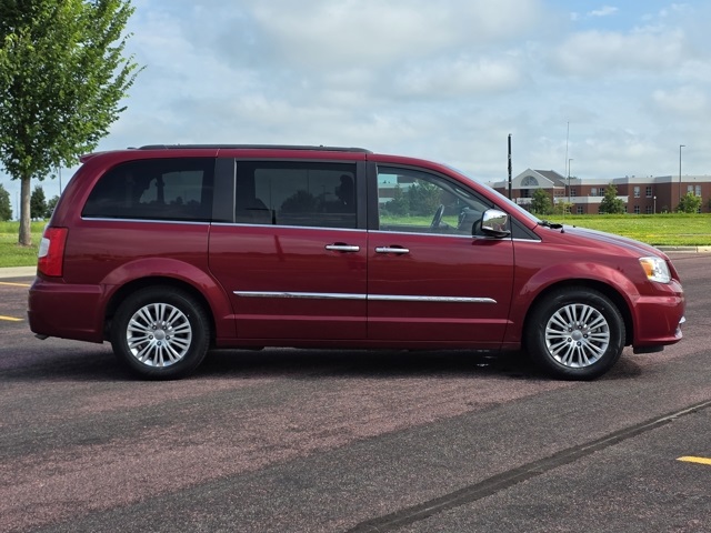 2015 Chrysler Town and Country Touring-L