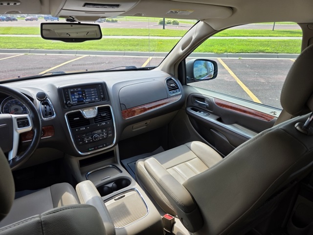 2015 Chrysler Town and Country Touring-L