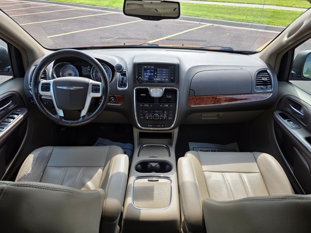 2015 Chrysler Town and Country Touring-L