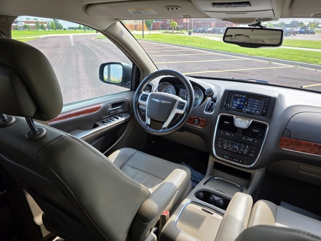 2015 Chrysler Town and Country Touring-L