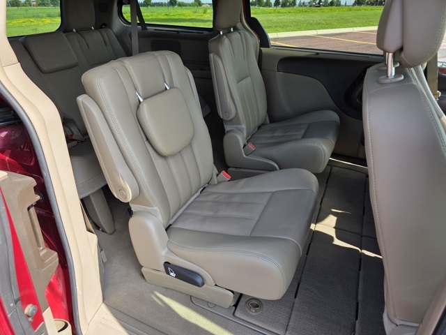 2015 Chrysler Town and Country Touring-L