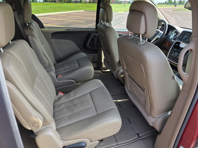 2015 Chrysler Town and Country Touring-L