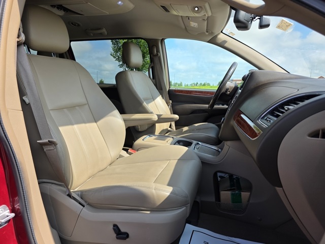 2015 Chrysler Town and Country Touring-L